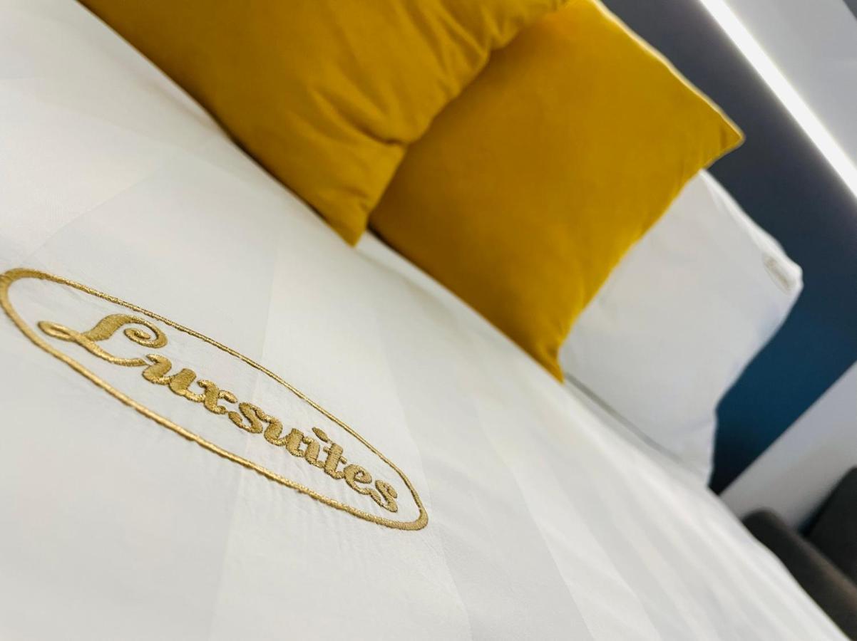 Luxsuites Ofrínion Esterno foto