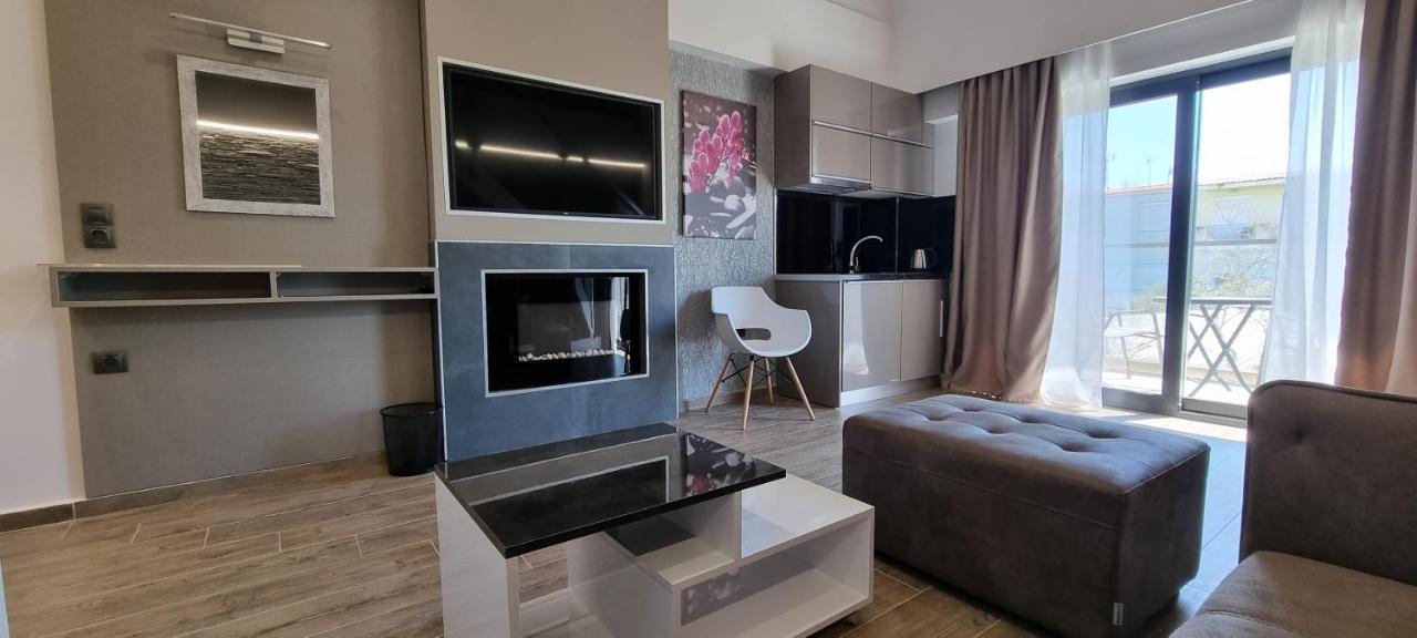 Luxsuites Ofrínion Esterno foto