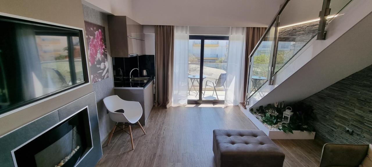 Luxsuites Ofrínion Esterno foto