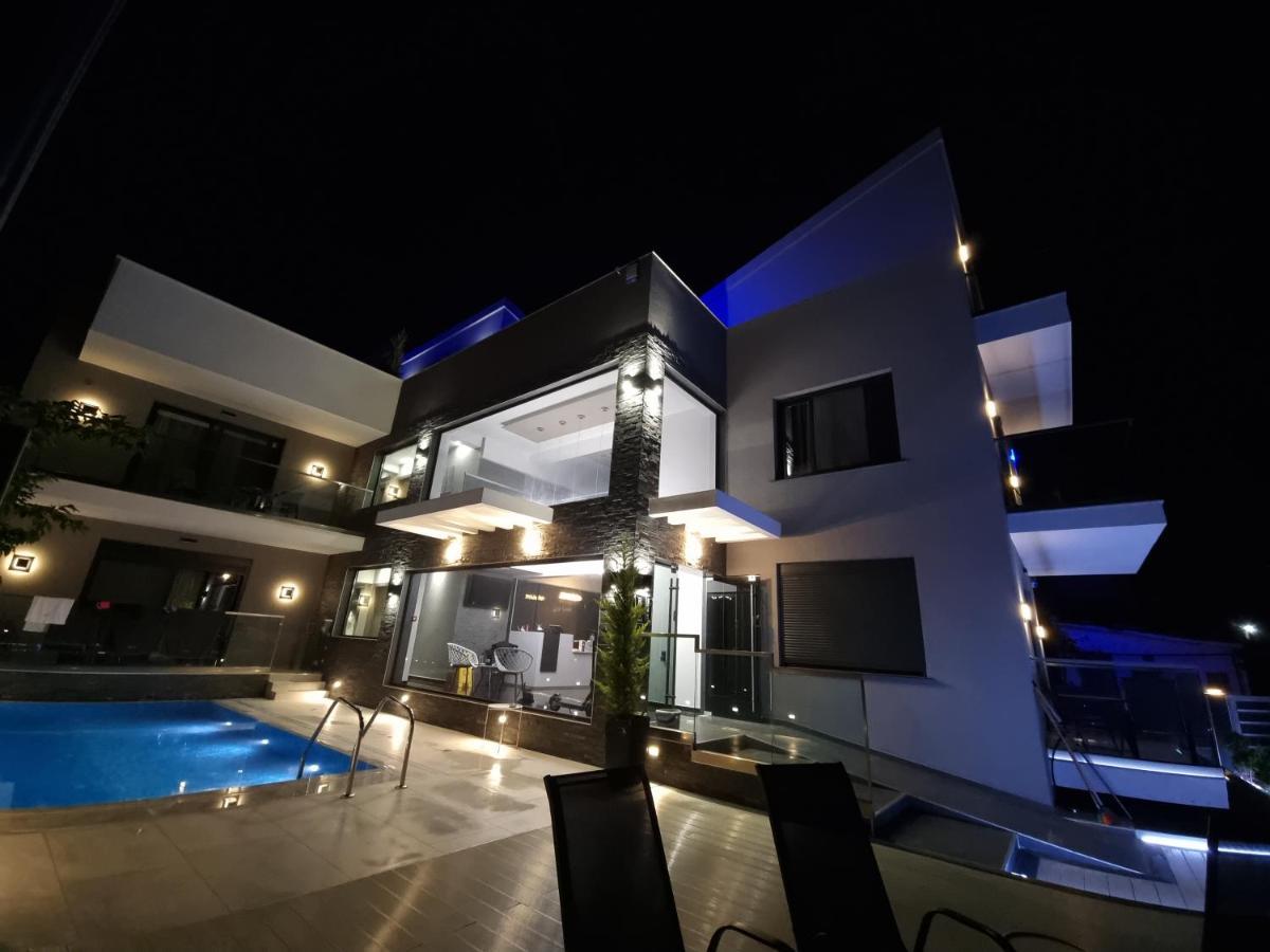 Luxsuites Ofrínion Esterno foto