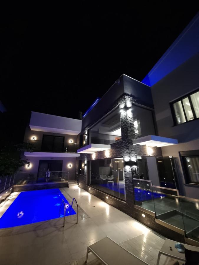 Luxsuites Ofrínion Esterno foto