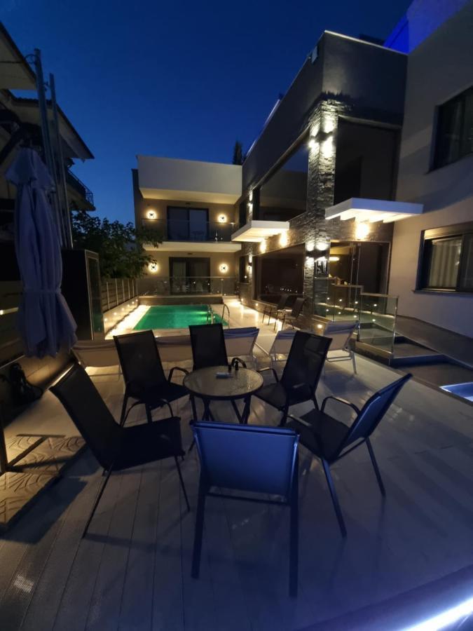 Luxsuites Ofrínion Esterno foto