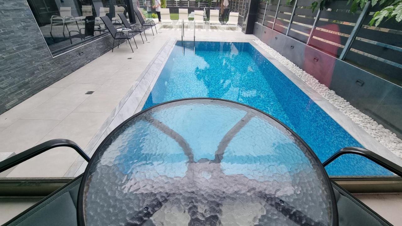 Luxsuites Ofrínion Esterno foto