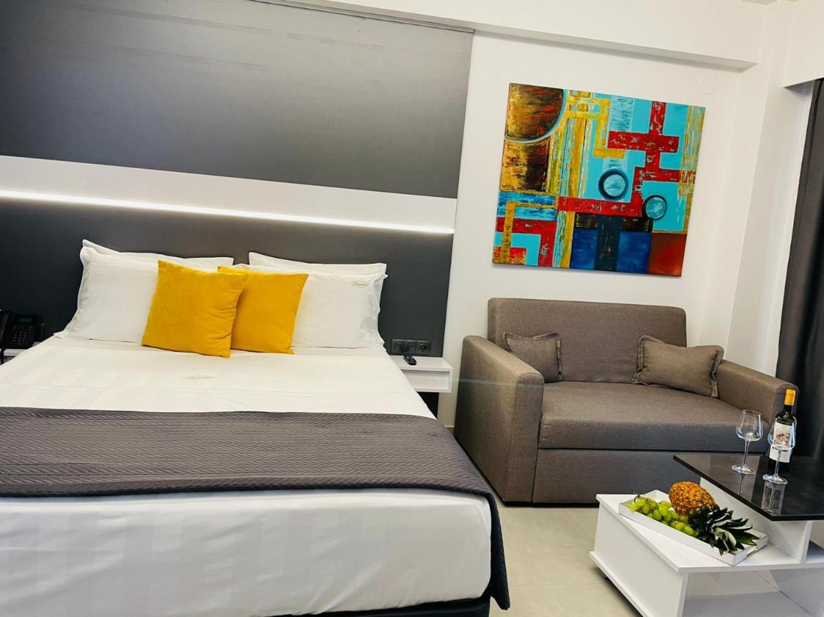 Luxsuites Ofrínion Esterno foto